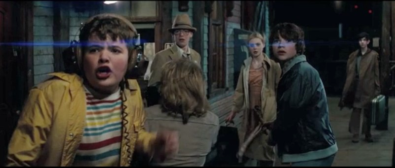 Illustration for article titled 61 Super 8 screengrabs unlock the clues in J.J. Abrams' new trailer